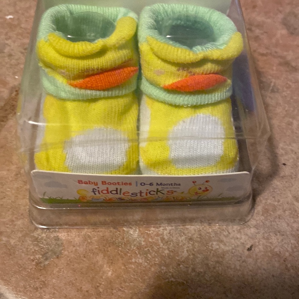 Baby Booties 0-6 months nwt Duckies